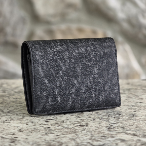 Michael Kors Jet Set Logo Medium Black Wallet - Picture 2 of 6